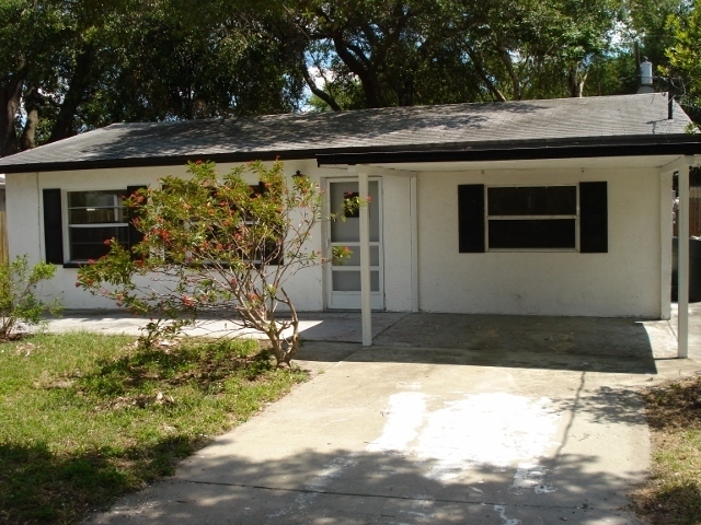 525 2nd Ave NE in Largo, FL - Building Photo - Building Photo