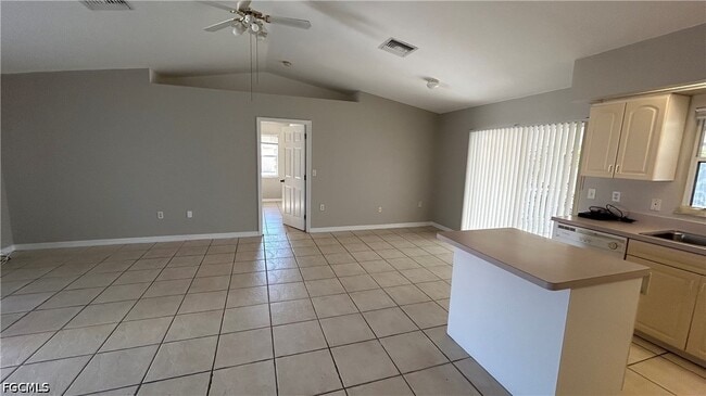 10738 Cocoatree Ct in Lehigh Acres, FL - Building Photo - Building Photo