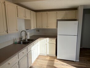 64 Whitnel Ct NE in Calgary, AB - Building Photo - Building Photo