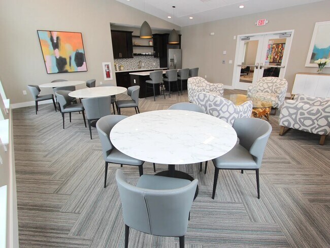 Waldorf Park Apartments in Pittsburgh, PA - Foto de edificio - Building Photo