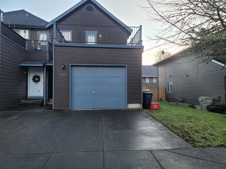 3995 SW Pinewood Way in Beaverton, OR - Foto de edificio