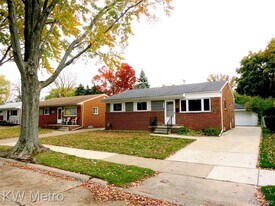 604 Lerner Ave in Clawson, MI - Building Photo