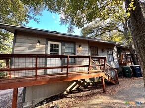 899 Hillyer St in San Marcos, TX - Building Photo - Building Photo