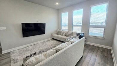 2719 Lazy Pne Ln in Arlington, TX - Foto de edificio - Building Photo