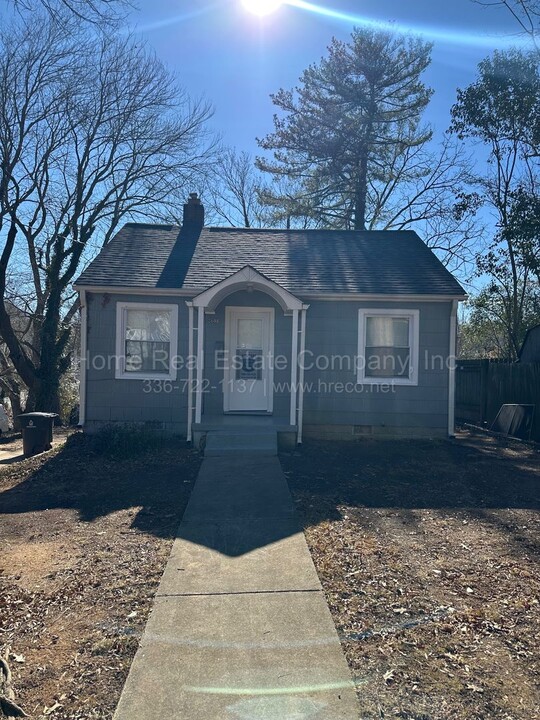 2608 Lyndhurst Ave in Winston-Salem, NC - Building Photo