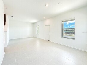 1975 Stake Out Wy in Apopka, FL - Foto de edificio - Building Photo