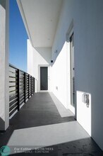 500 Foster Rd in Hallandale Beach, FL - Building Photo - Building Photo