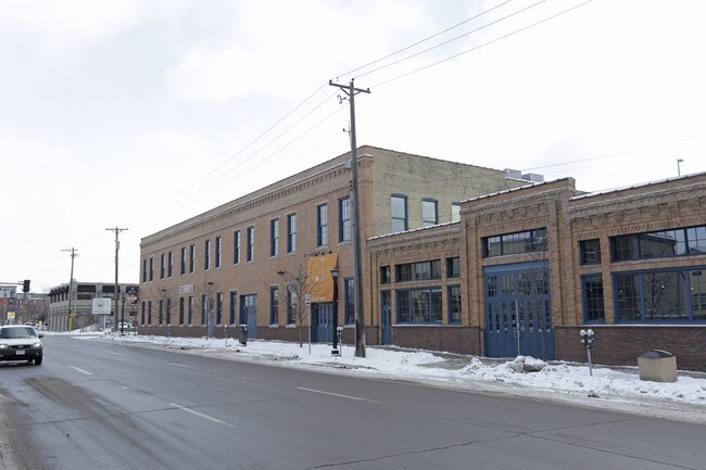 24 NE University Ave in Minneapolis, MN - Foto de edificio - Building Photo