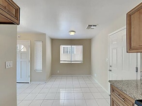 13504 Bixler Ave in Downey, CA - Foto de edificio - Building Photo