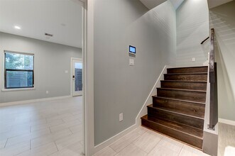 1211 Thompson St in Houston, TX - Building Photo - Building Photo