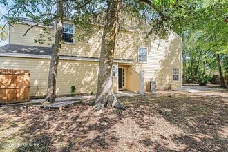 330 Sunrise Cir in Neptune Beach, FL - Foto de edificio - Building Photo