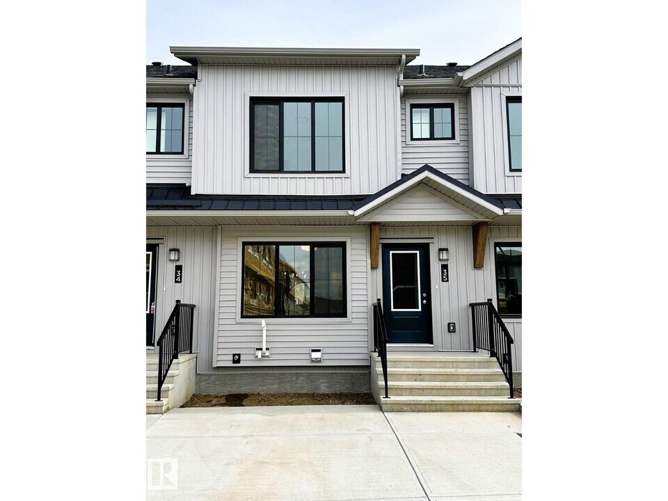 525 Secord Blvd NW in Edmonton, AB - Building Photo