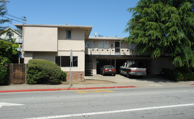 525 E Poplar Ave in San Mateo, CA - Foto de edificio - Building Photo