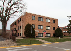 Apache Arms in Columbia Heights, MN - Building Photo