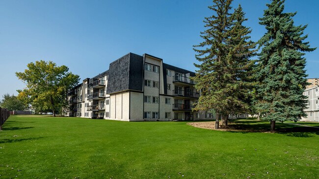 Ascot Arms in Edmonton, AB - Building Photo - Building Photo