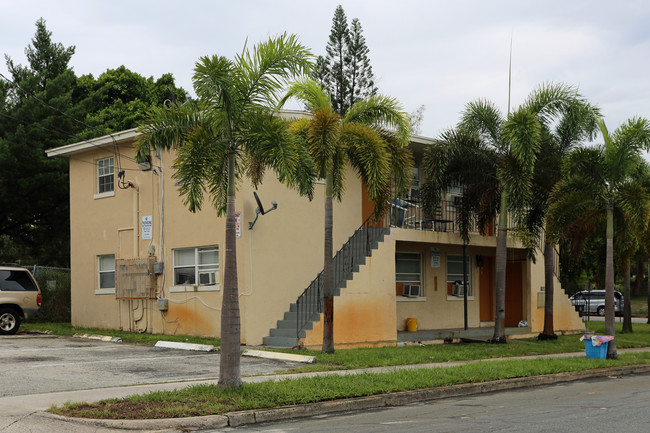 800 Douglass Ave in West Palm Beach, FL - Foto de edificio - Building Photo