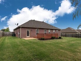 1588 N Hazeltine Dr in Fayetteville, AR - Building Photo