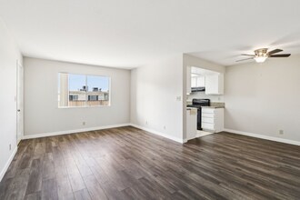 700 E Cedar Ave in Burbank, CA - Building Photo - Building Photo