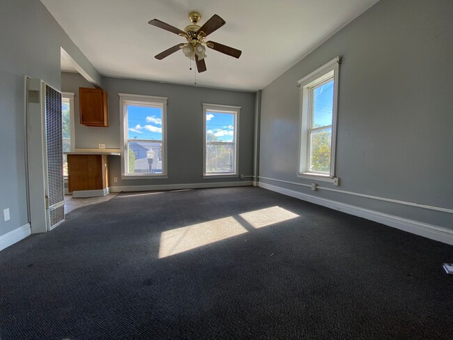 property at 1502-1506 S Burdick St