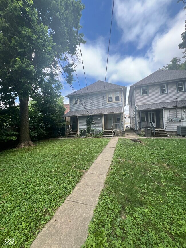 2109 E Michigan St in Indianapolis, IN - Foto de edificio - Building Photo