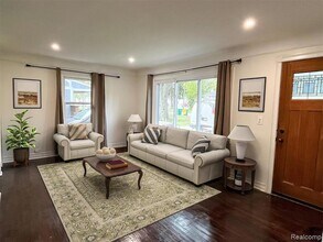 23096 Hawthorne St in Farmington, MI - Building Photo - Building Photo