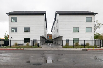 Paramount Townhomes in Salt Lake City, UT - Building Photo - Building Photo