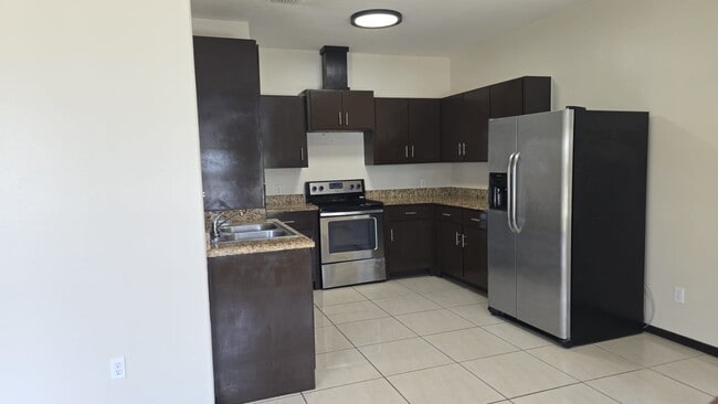Rebeca Apartments in Brownsville, TX - Foto de edificio - Building Photo