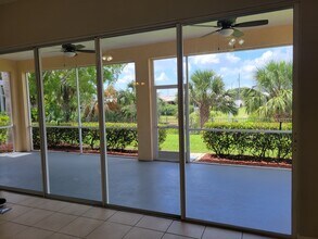 9358 Palm Island Cir in North Fort Myers, FL - Building Photo - Building Photo