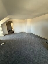 700 Hedgerow Dr, Unit 2 bedroom 3rd floor in Broomall, PA - Foto de edificio - Building Photo