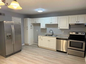 2501 Nottingham Way in Albany, GA - Building Photo