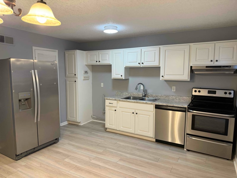 2501 Nottingham Way in Albany, GA - Building Photo