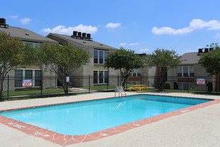 Hilltop Oaks Apartments