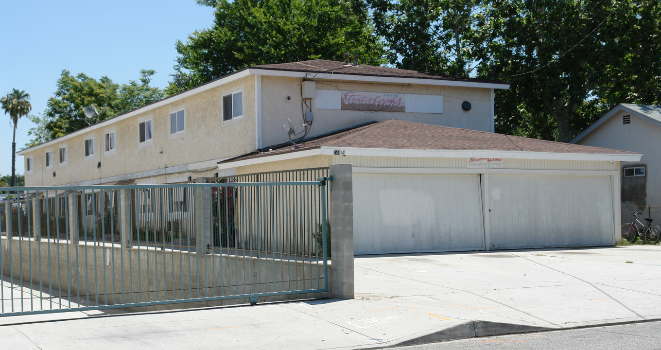 24816 Walnut St in Newhall, CA - Building Photo