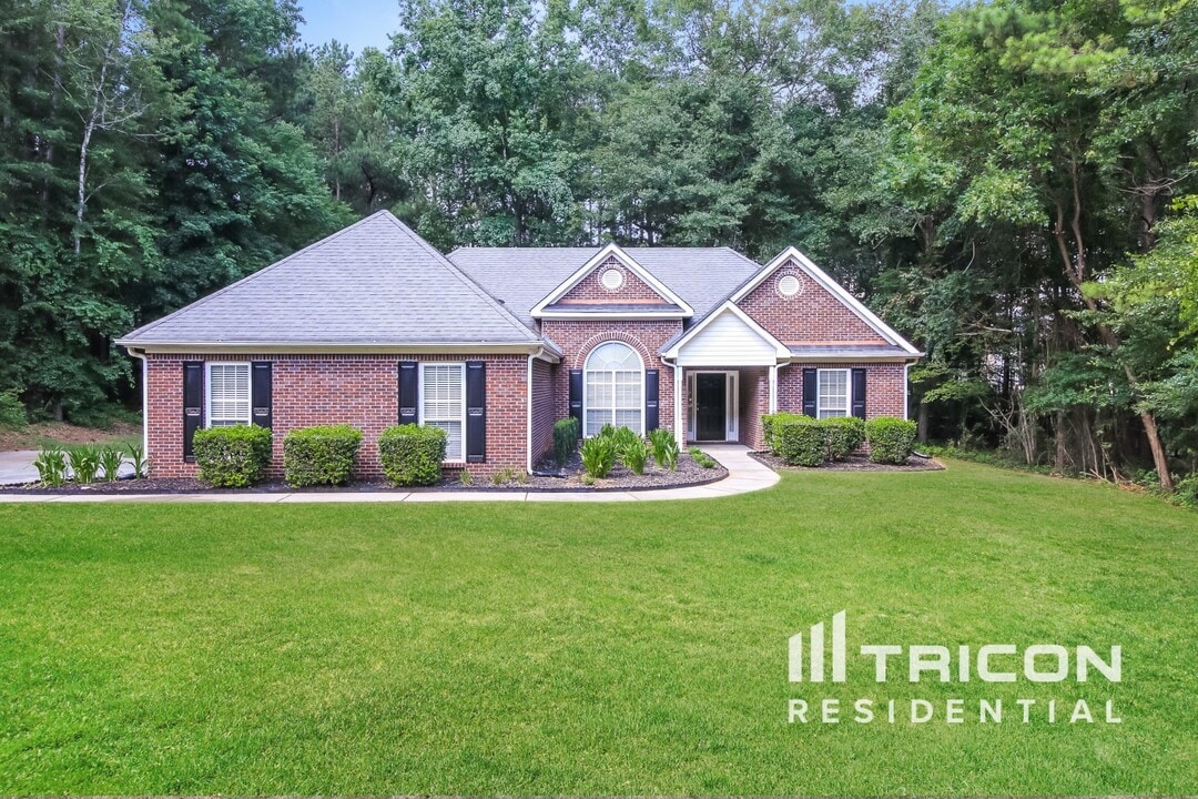 1207 Maplewood Cir in Mcdonough, GA - Building Photo