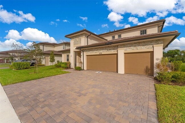 4336 SW 122nd Terrace in Davie, FL - Building Photo - Building Photo