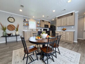 131 Eloise St in Conroe, TX - Foto de edificio - Building Photo