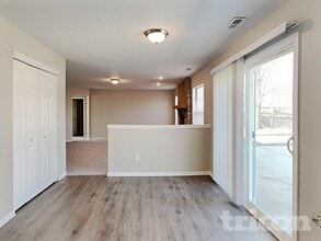 6228 Glenshire Ln in Indianapolis, IN - Foto de edificio - Building Photo