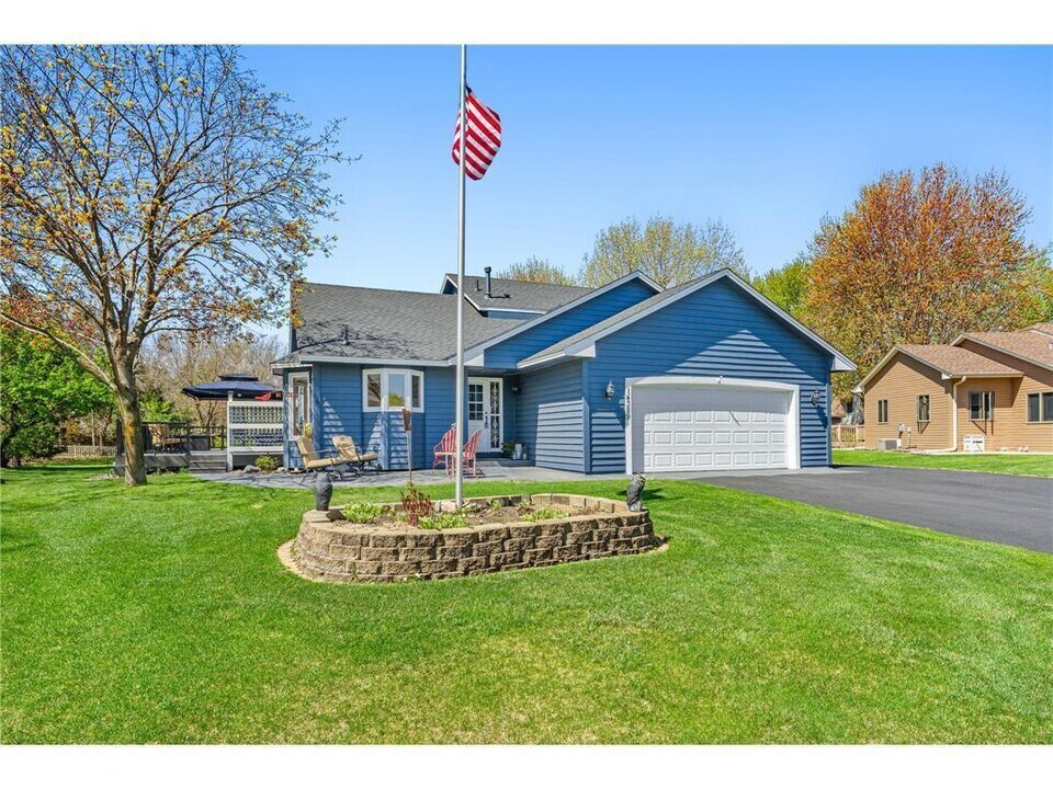 14389 Eveleth Ave in Apple Valley, MN - Building Photo
