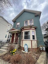 23 Hall St, Unit 1 in Somerville, MA - Building Photo - Building Photo