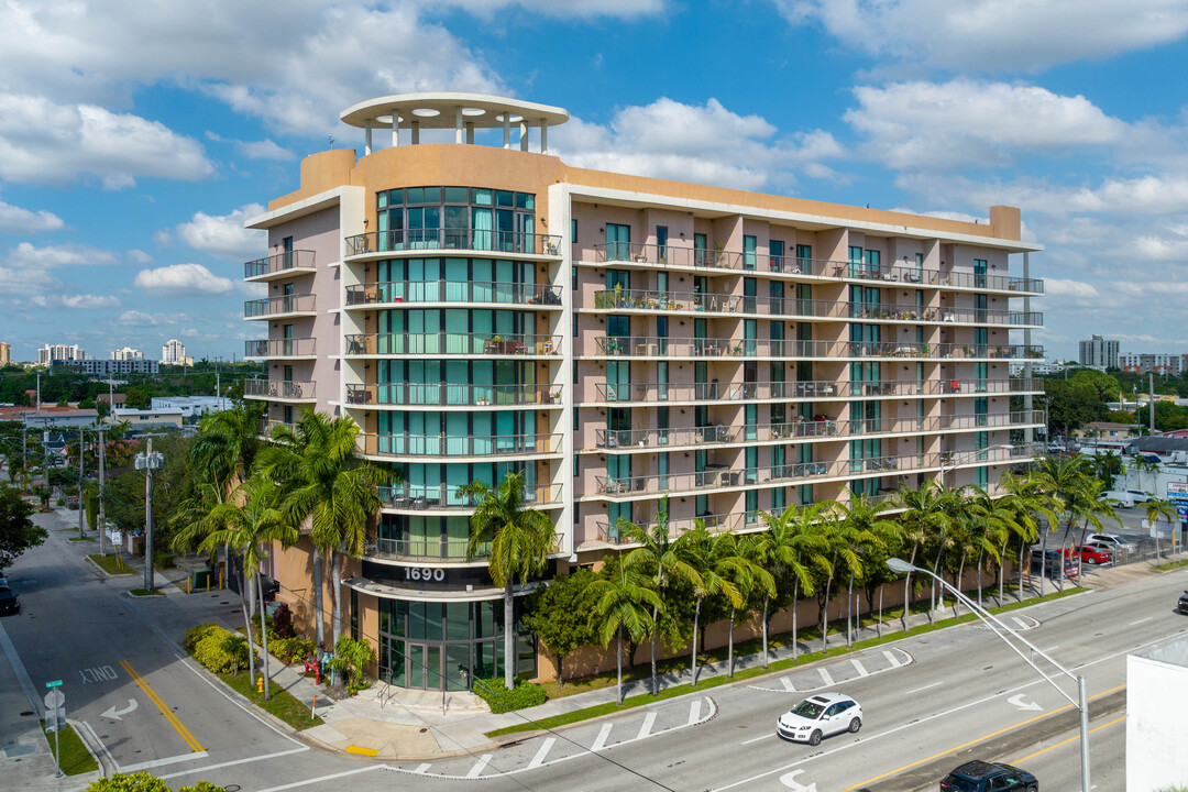 Coral Pointe Condo in Miami, FL - Building Photo