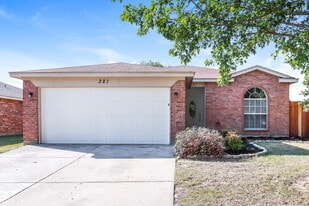 321 Candlestick Trail in Saginaw, TX - Building Photo