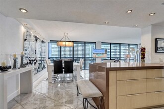 2017 S Ocean Dr in Hallandale Beach, FL - Building Photo - Building Photo