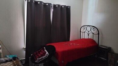 3037 N. Downer Ave, Unit Main in Milwaukee, WI - Building Photo - Building Photo