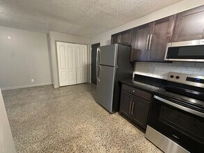 307 Rebecca St, Unit #6 in Bristol, VA - Building Photo - Building Photo