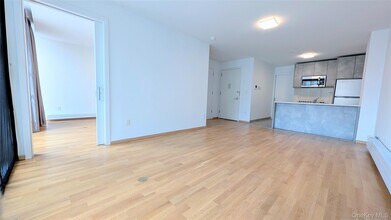 23-09 Broadway in Queens, NY - Building Photo - Building Photo