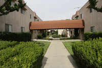 Amber Court Apartments in Upland, CA - Foto de edificio - Building Photo