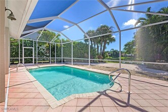 300 Wentworth Ct in Naples, FL - Building Photo - Building Photo