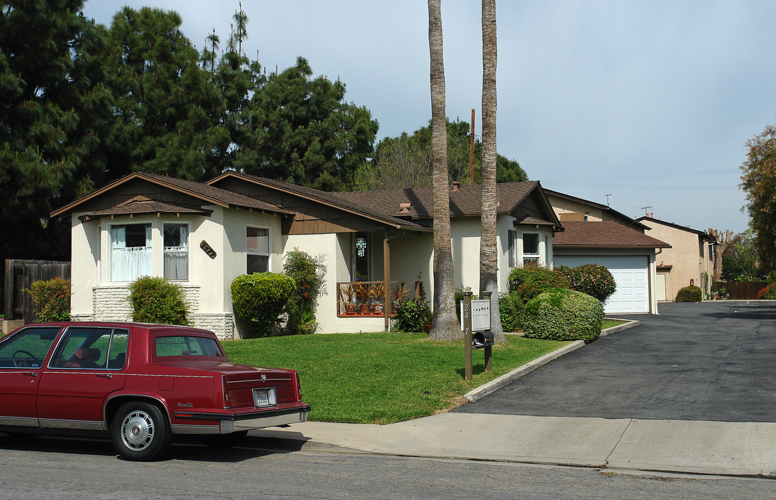 2477 Elden Ave in Costa Mesa, CA - Building Photo