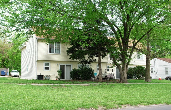 1700 W 5th St in Lawrence, KS - Foto de edificio - Building Photo