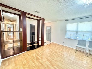 210 Wesley St in Savannah, GA - Building Photo - Building Photo